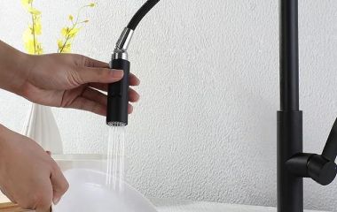 Смеситель для кухни с лейкой: удобно или маркетинг