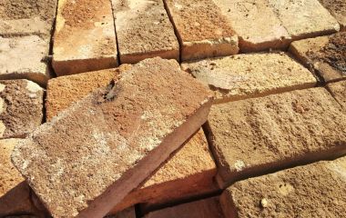 Шамотный кирпич и черепица – как шамот используется в каминах, печах и грилях?