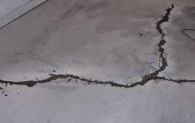 Трещины в стяжке пола: что делать, чтобы она не трескалась дальше и как отремонтировать